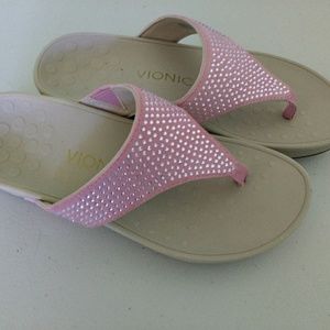 **LAST CHANCE**. Vionic Naples pink size 7. Nee